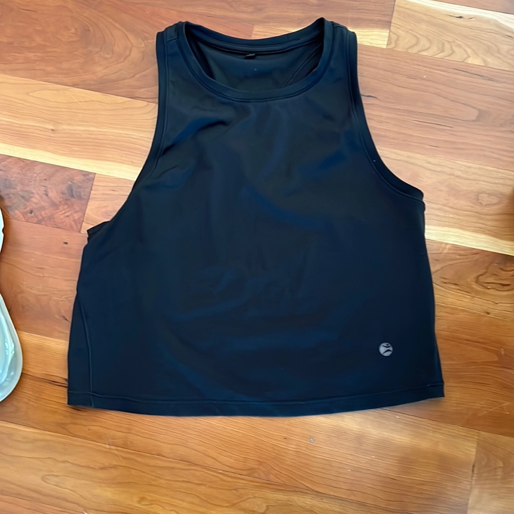 Black athletic tank M